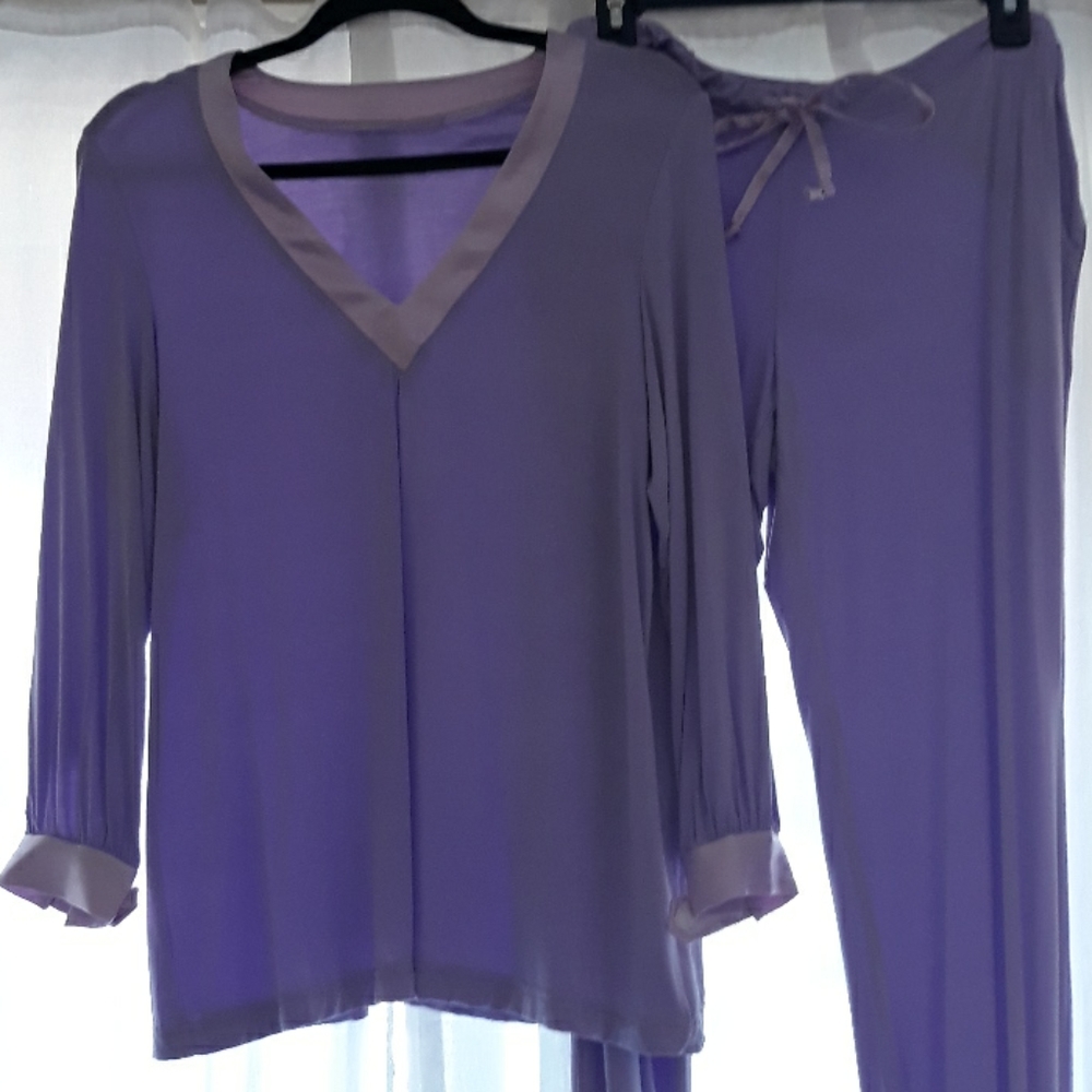 Bamboo and 5% spandex Women's Pajamas brand new!